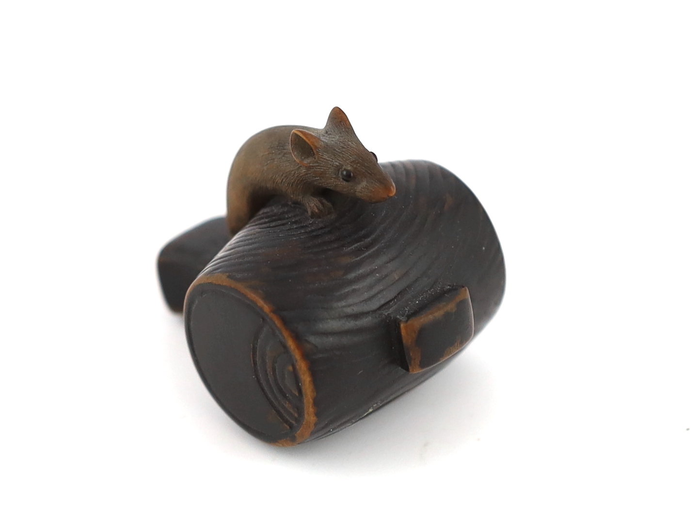 A Japanese carved wood rat netsuke, early 19th century